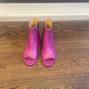Clizia Italian made fuscia peep toe booties. Size 40. Never worn.